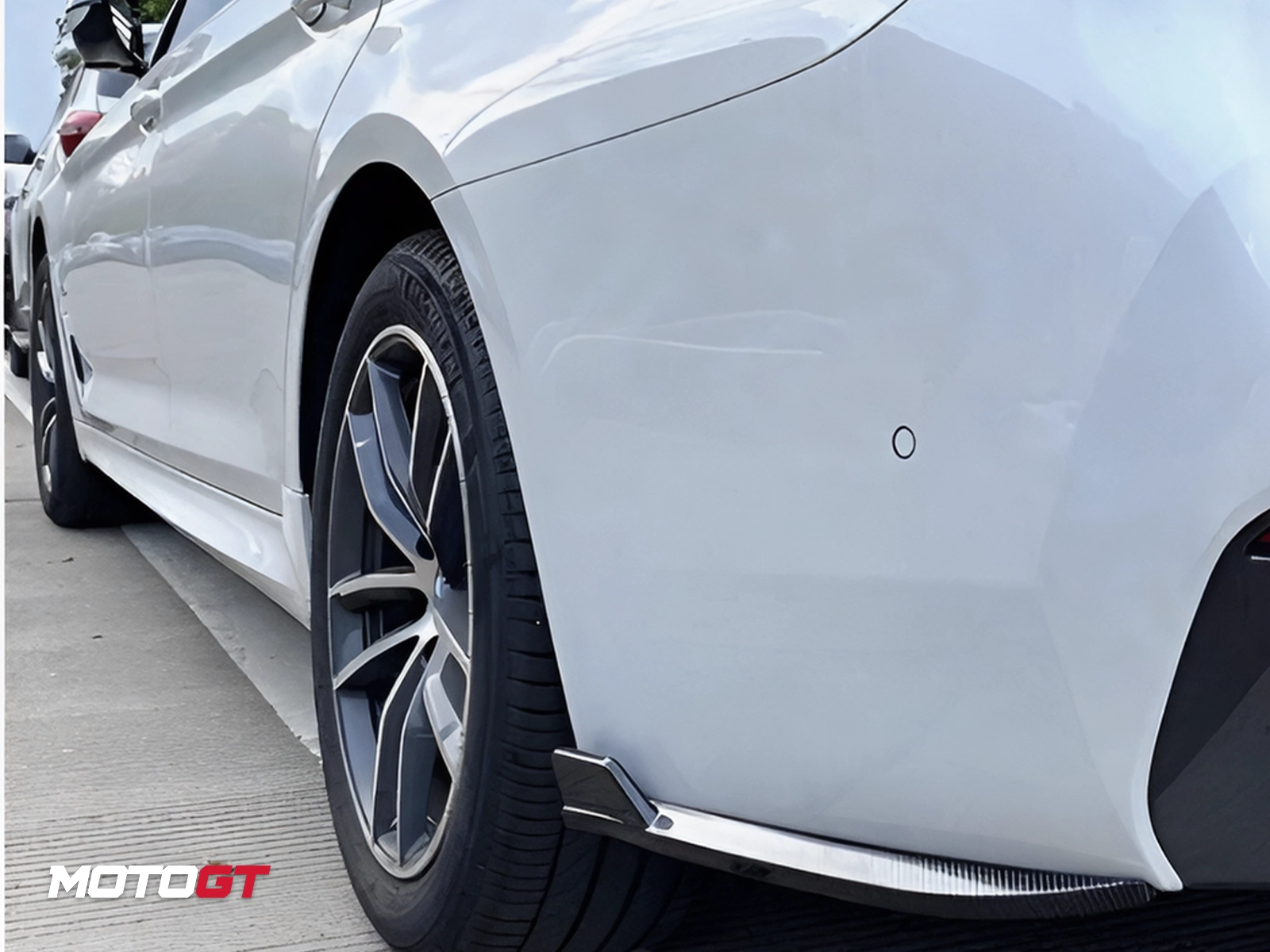 5 SERIES REAR BUMPER SPLITTER